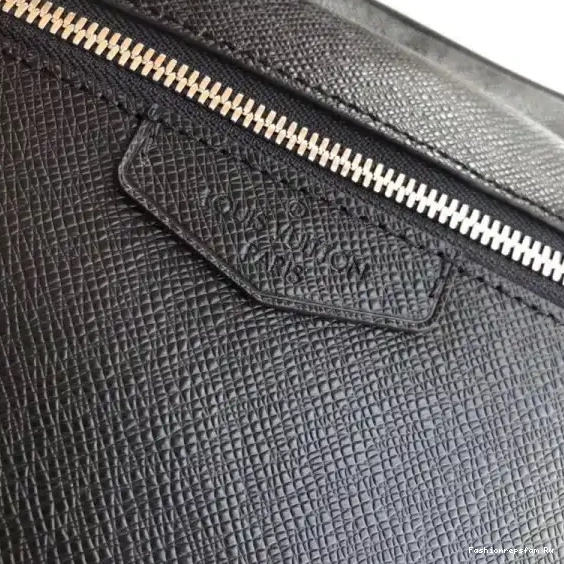 FS CHEAP Vuitton PM Louis OUTDOOR MESSENGER 0522